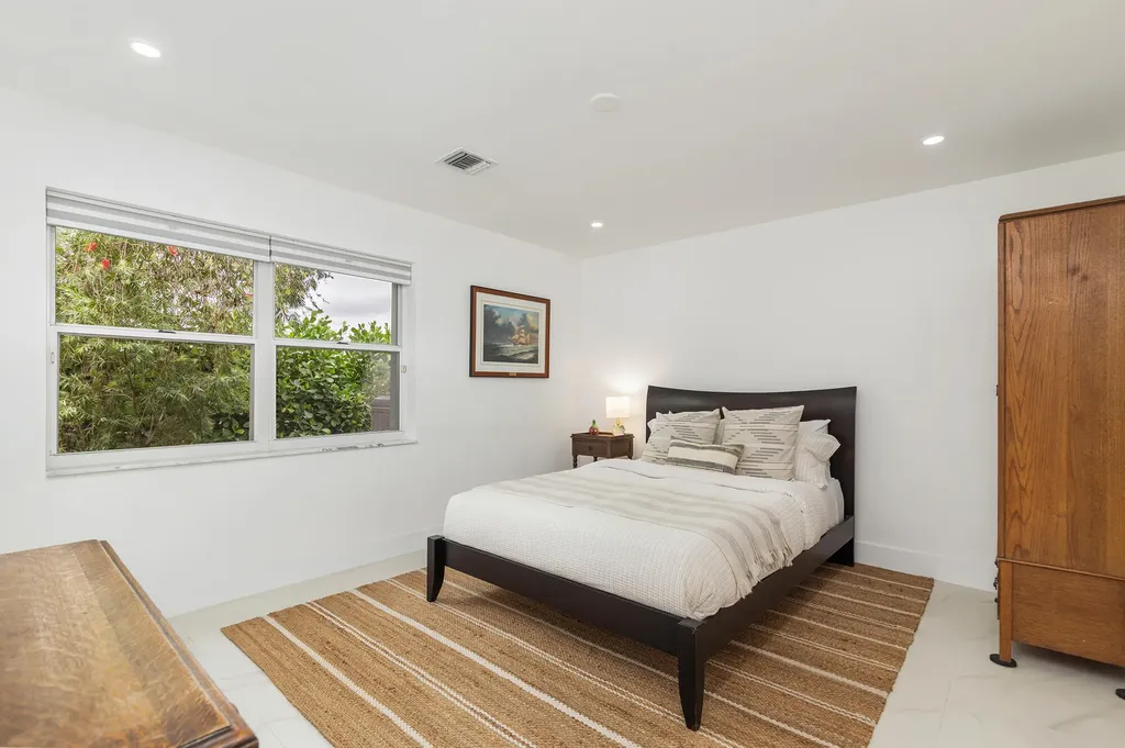 1084 Seagull Park Road S West Palm Beach FL 33411