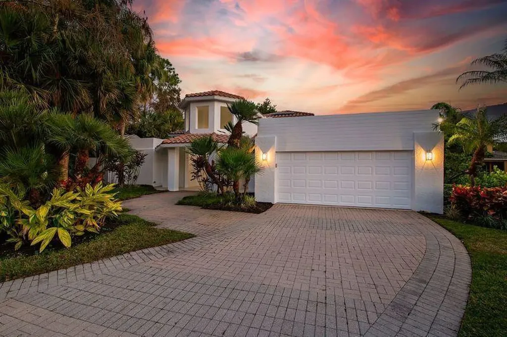 1084 Seagull Park Road S West Palm Beach FL 33411