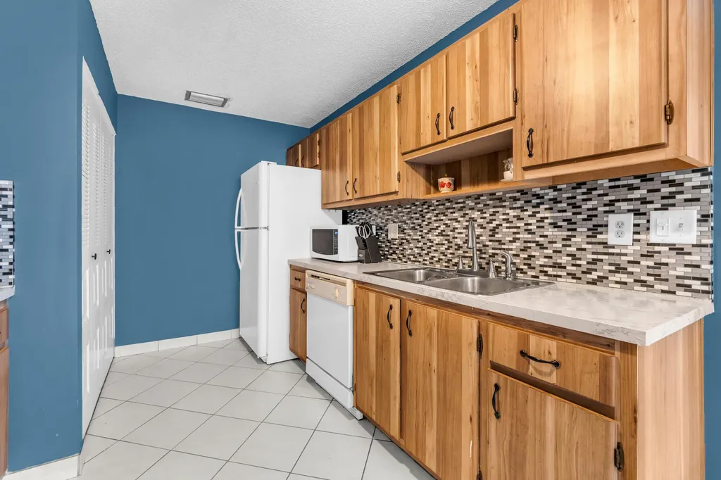 3360 NE Rossi Court NE West Palm Beach FL 33417