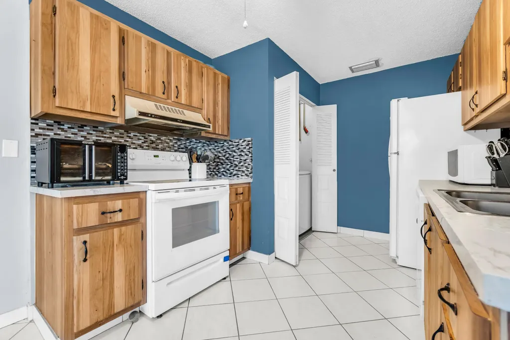 3360 NE Rossi Court NE West Palm Beach FL 33417
