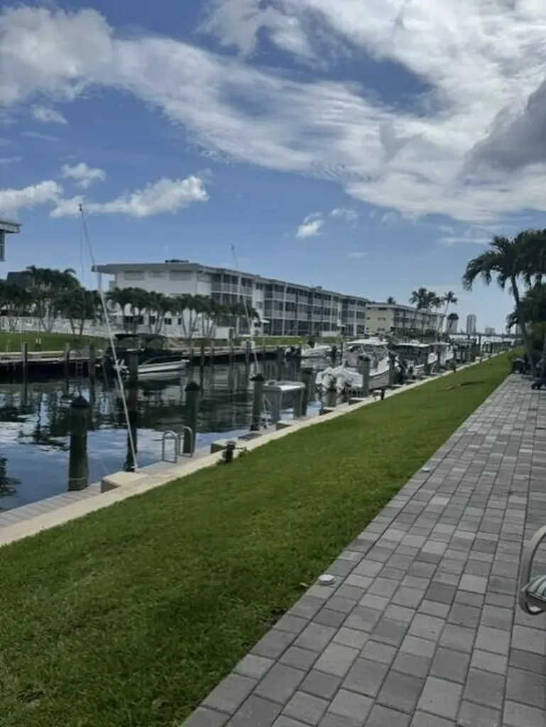121 Wettaw Lane North Palm Beach FL 33408