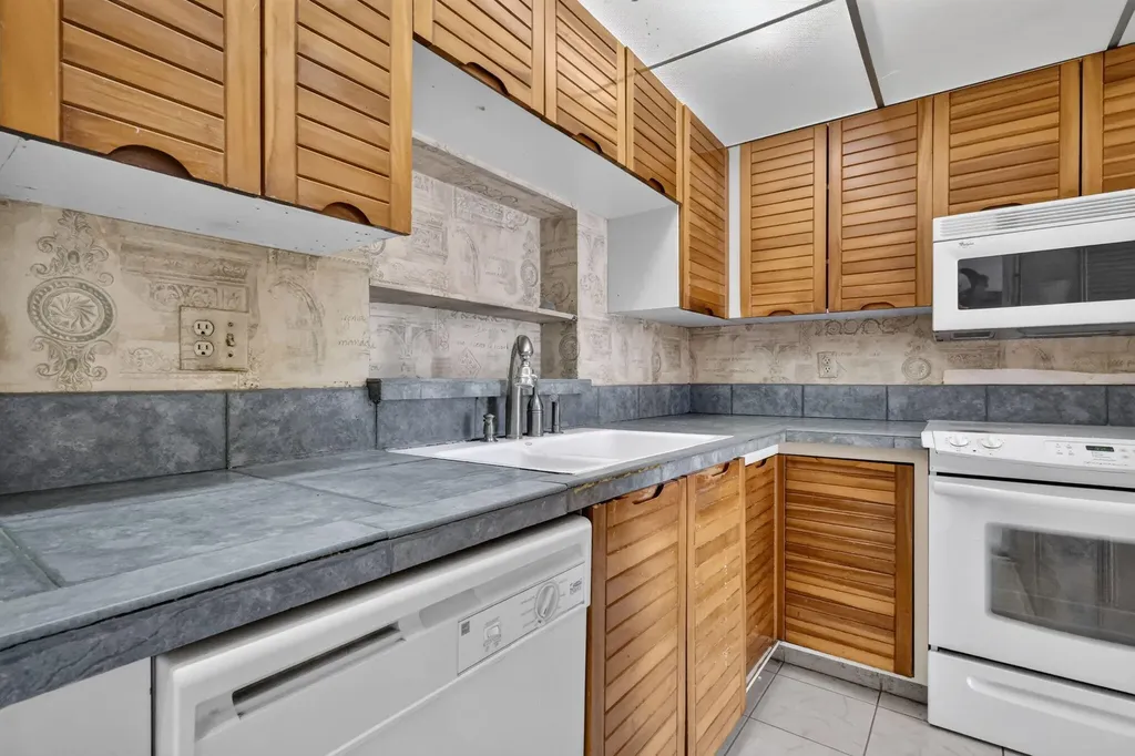 5884 Morningstar Circle Delray Beach FL 33484