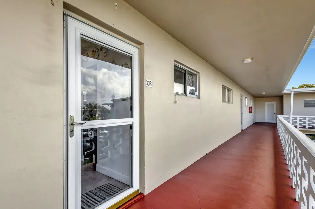 2812 Garden Drive S Lake Worth FL 33461