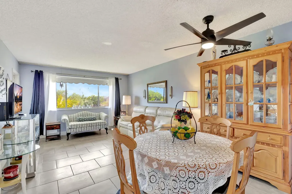 2812 Garden Drive S Lake Worth FL 33461