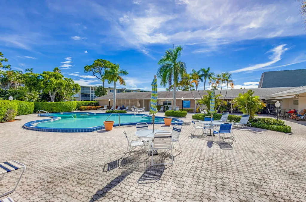 2812 Garden Drive S Lake Worth FL 33461