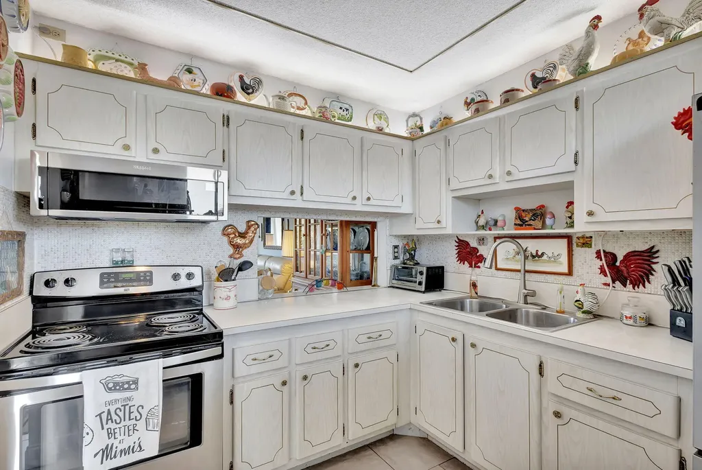 2812 Garden Drive S Lake Worth FL 33461