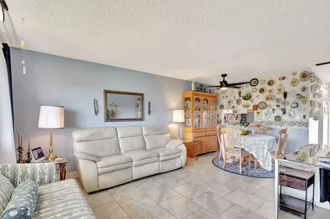 2812 Garden Drive S Lake Worth FL 33461