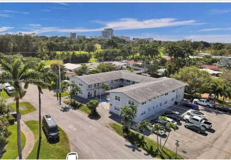 930 N 14th Court Hollywood FL