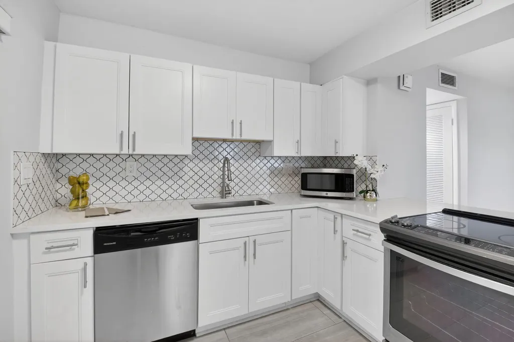 450 Piedmont J Delray Beach FL 33484
