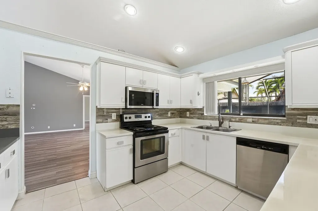 9284 Laurel Green Drive Boynton Beach FL 33437