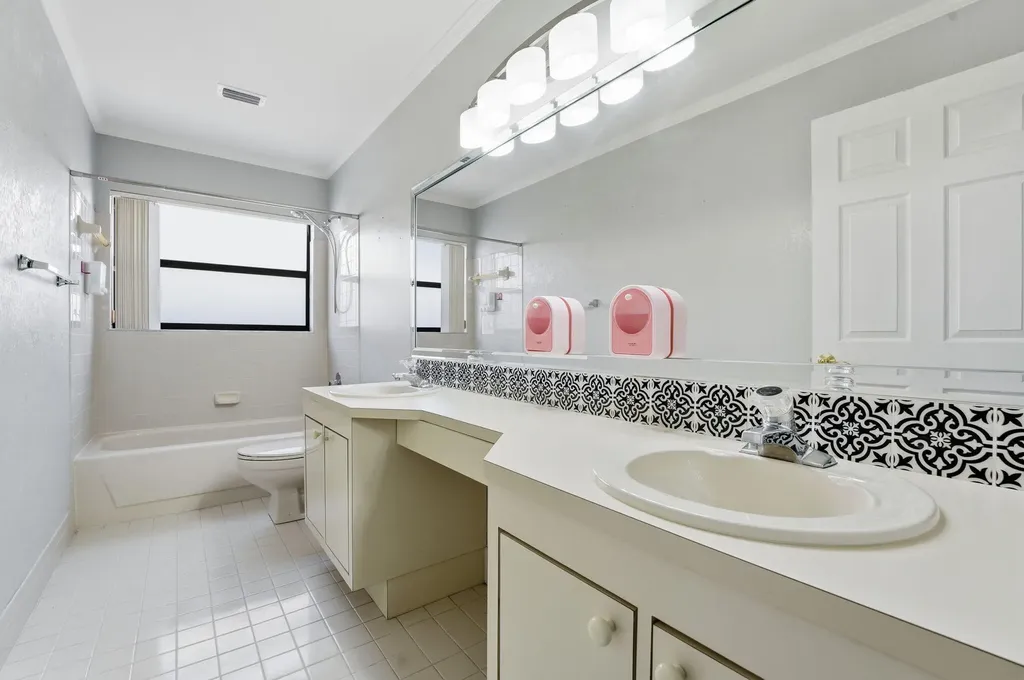 9284 Laurel Green Drive Boynton Beach FL 33437