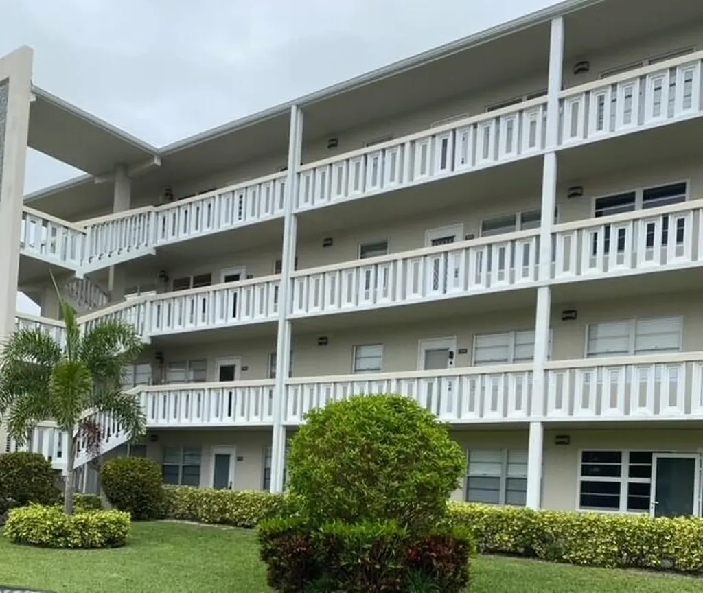 296 Grantham F Deerfield Beach FL 33442