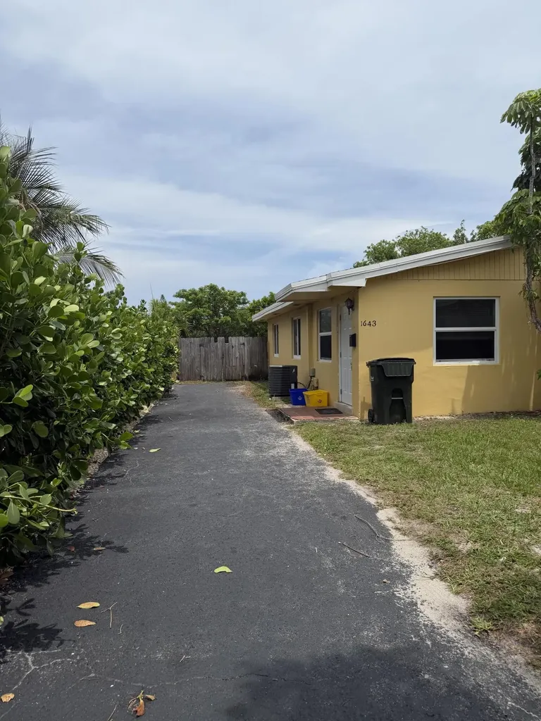 1643 NE 3rd Avenue Delray Beach FL 33444