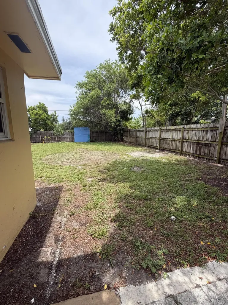 1643 NE 3rd Avenue Delray Beach FL 33444