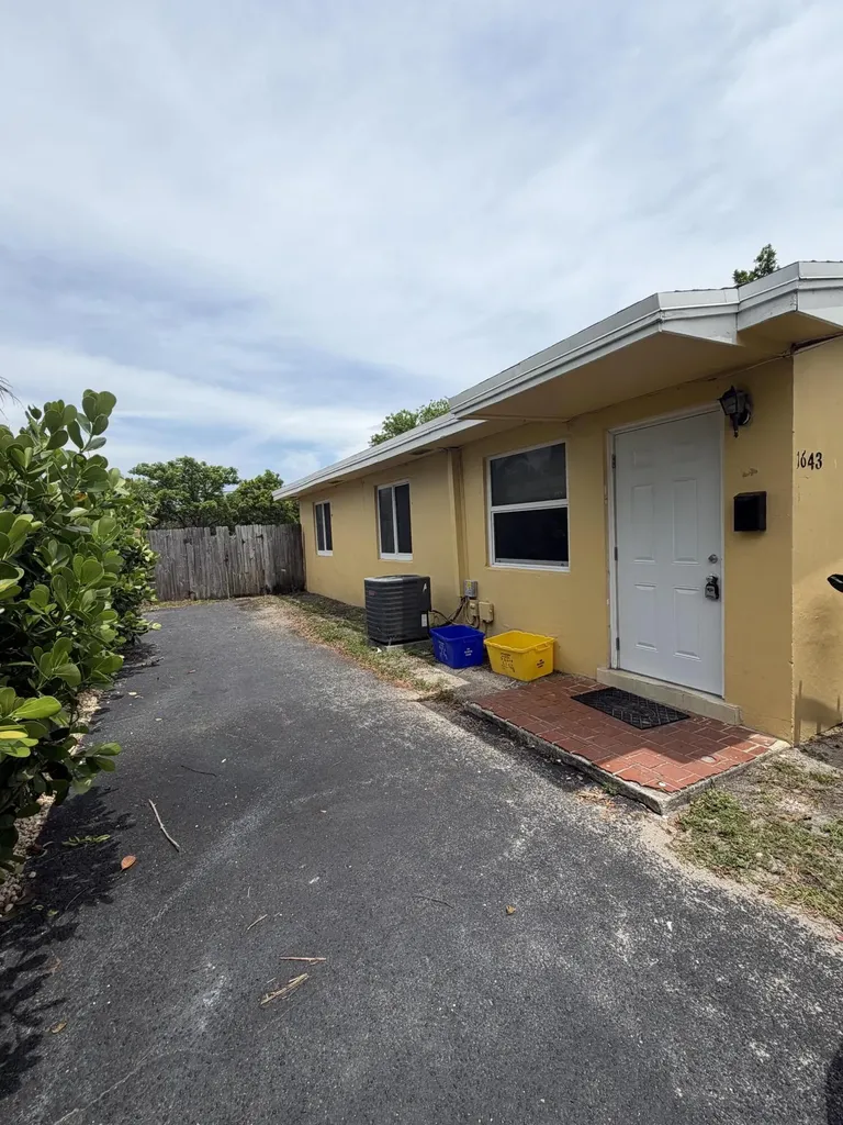 1643 NE 3rd Avenue Delray Beach FL 33444