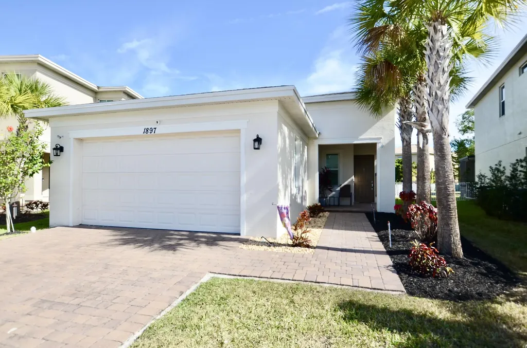 1897 NW Cataluna Circle Port St Lucie FL 34986