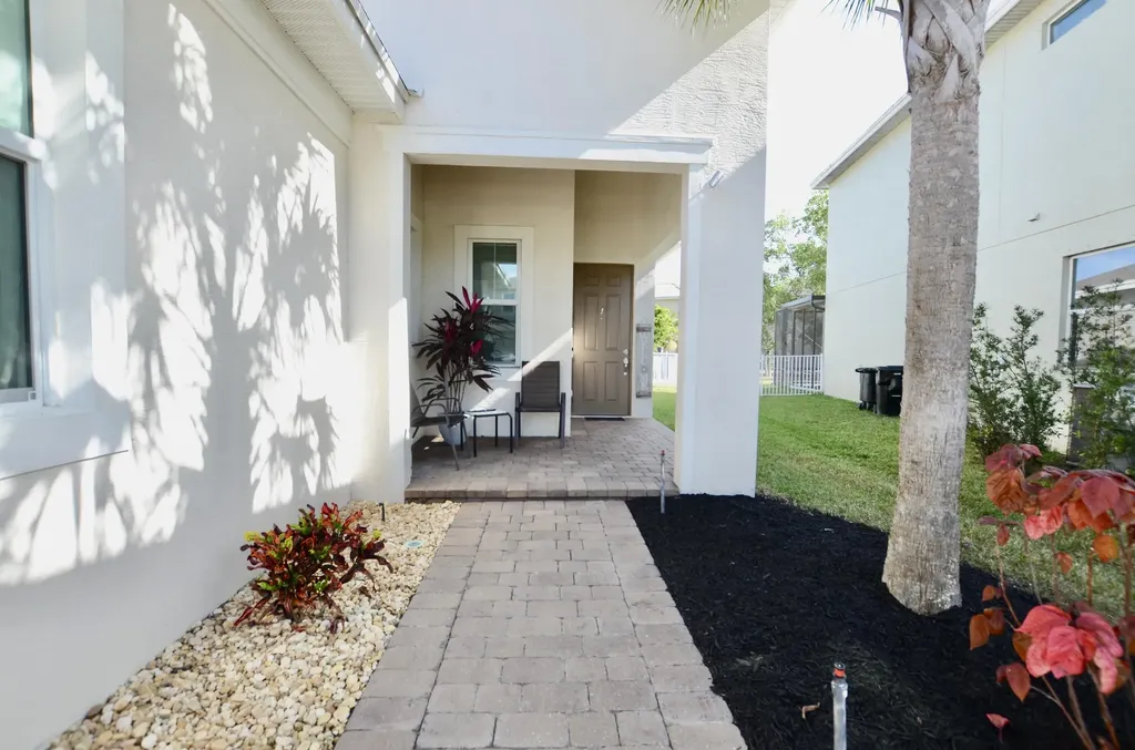 1897 NW Cataluna Circle Port St Lucie FL 34986