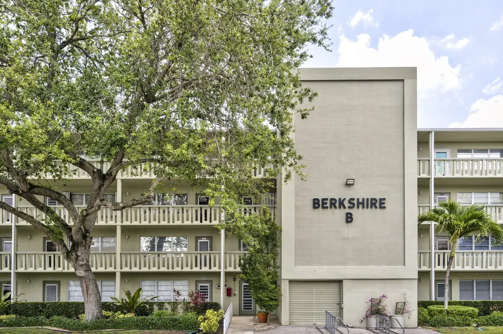 1039 Berkshire B Crescent Deerfield Beach FL 33442