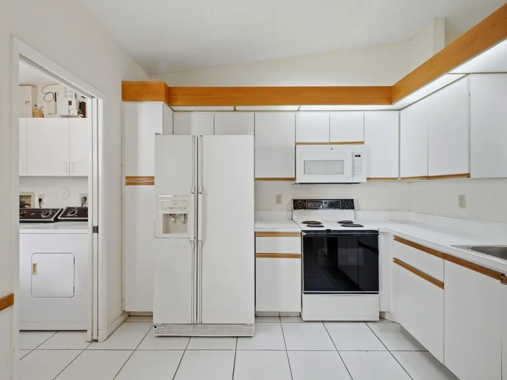 6200 Kings Gate Circle Delray Beach FL 33484