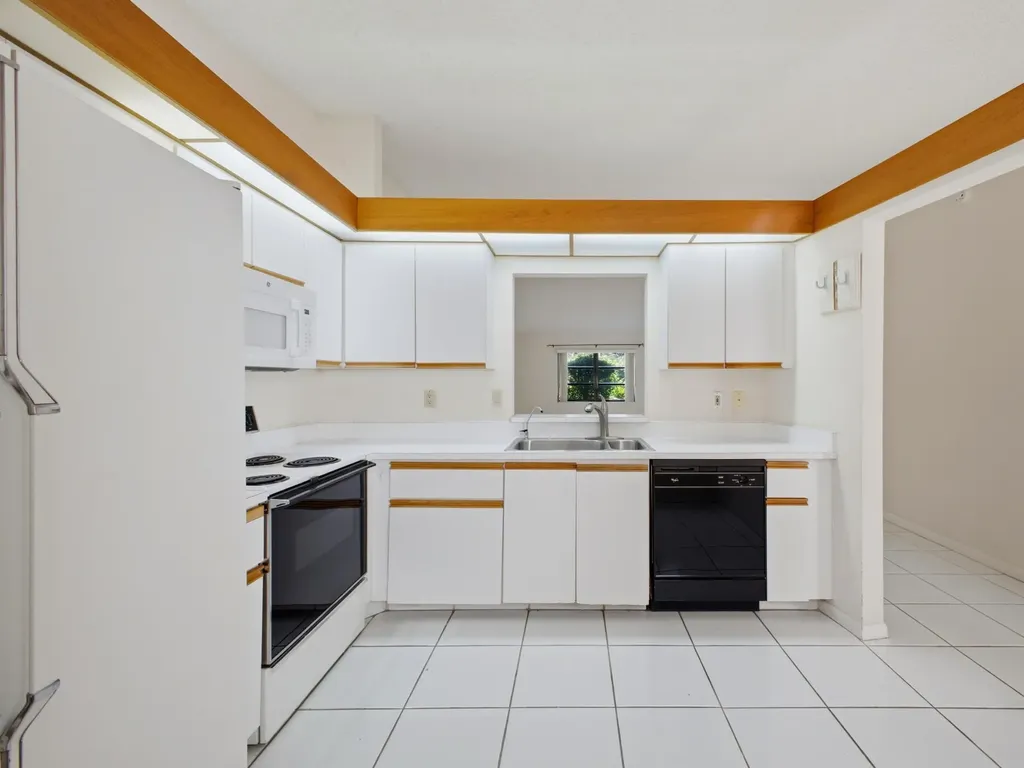 6200 Kings Gate Circle Delray Beach FL 33484