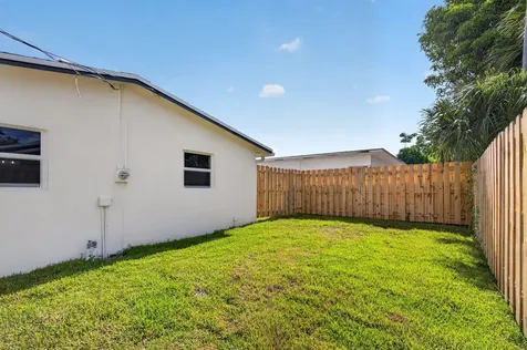 665 W 7th Street Riviera Beach FL 33404
