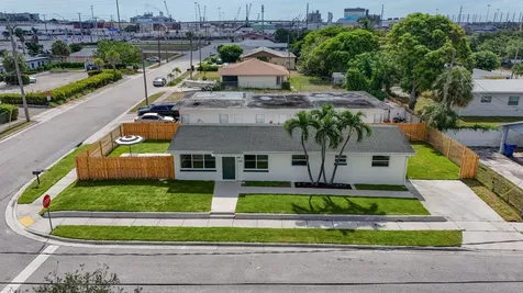 665 W 7th Street Riviera Beach FL 33404