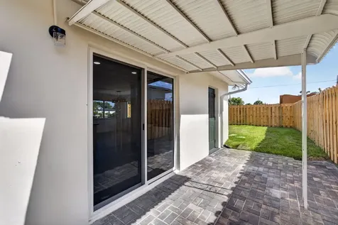 665 W 7th Street Riviera Beach FL 33404