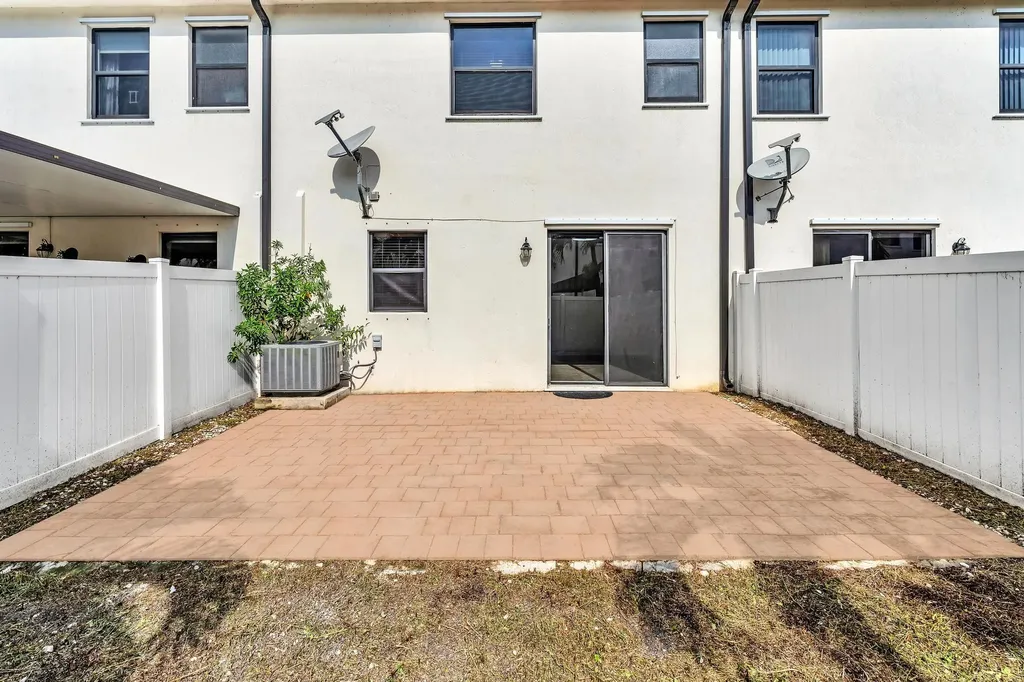 3320 W 90th Street Hialeah FL 33018