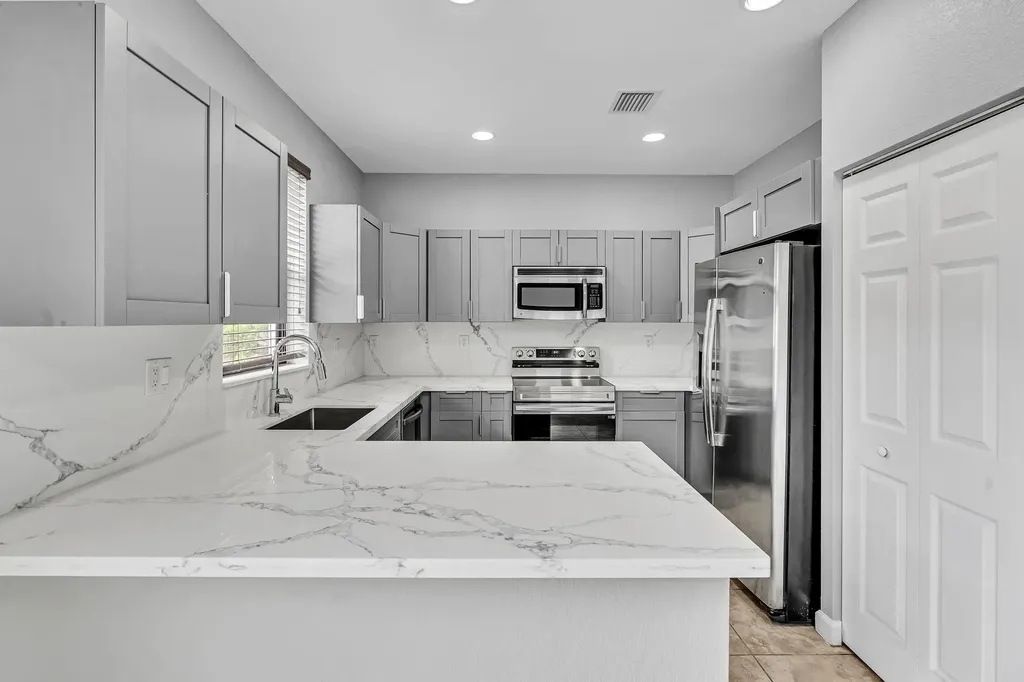 3320 W 90th Street Hialeah FL 33018