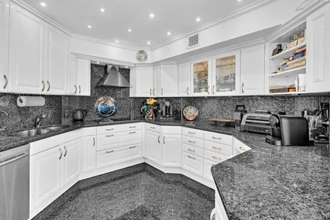 3320 W 90th Street Hialeah FL 33018