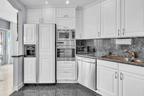 3320 W 90th Street Hialeah FL 33018