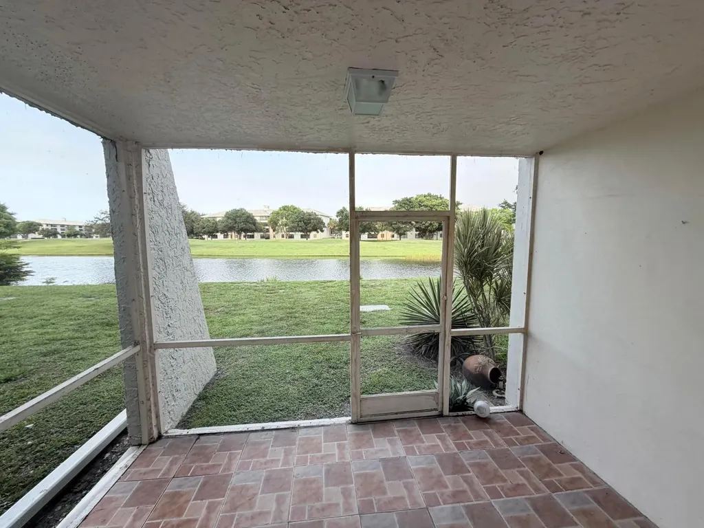9230 Lagoon Place Davie FL 33324
