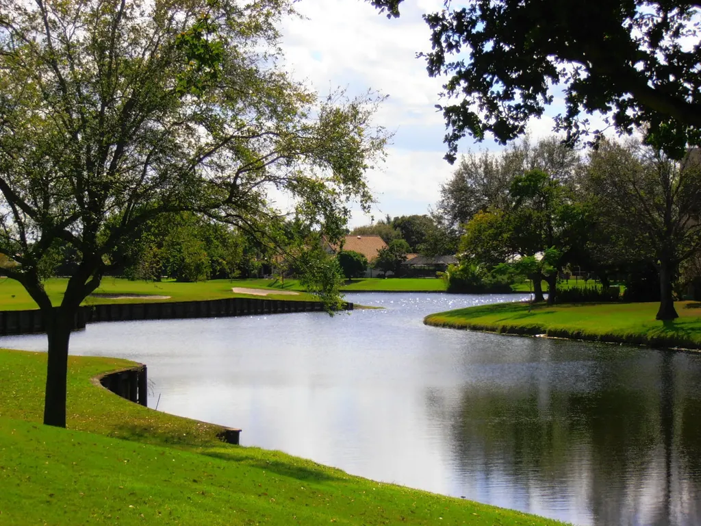 9230 Lagoon Place Davie FL 33324