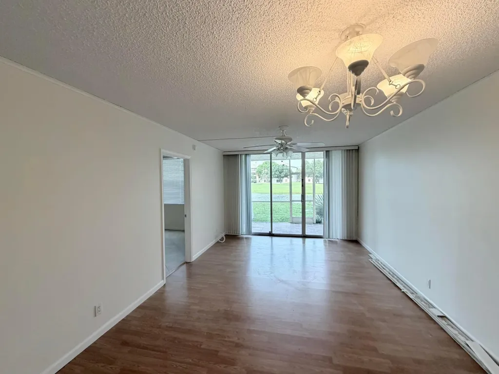 9230 Lagoon Place Davie FL 33324