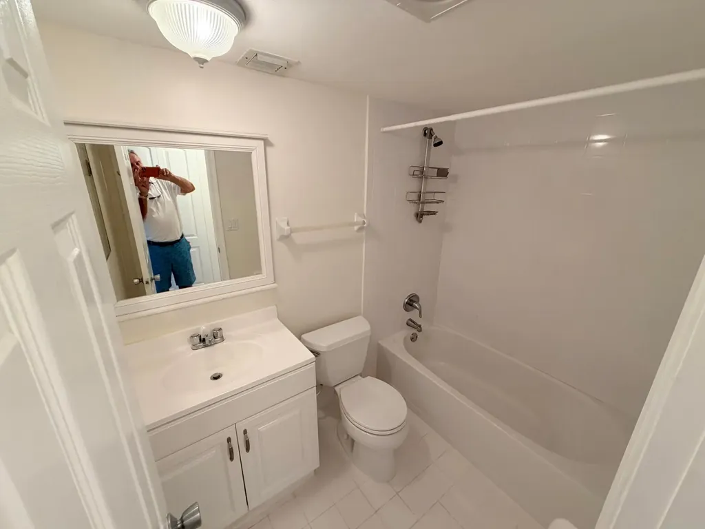 9230 Lagoon Place Davie FL 33324
