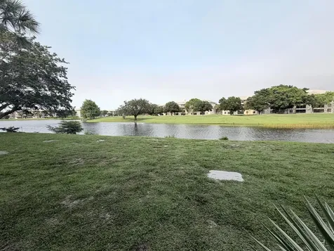 9230 Lagoon Place Davie FL 33324