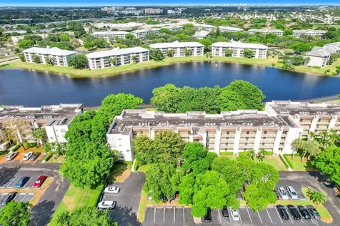9230 Lagoon Place Davie FL 33324