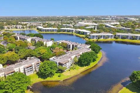 9230 Lagoon Place Davie FL 33324
