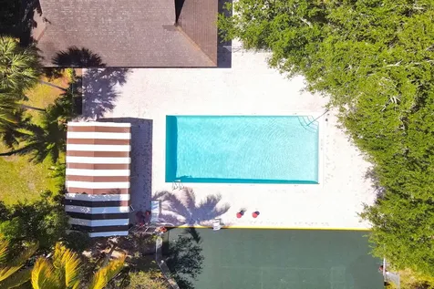 9230 Lagoon Place Davie FL 33324