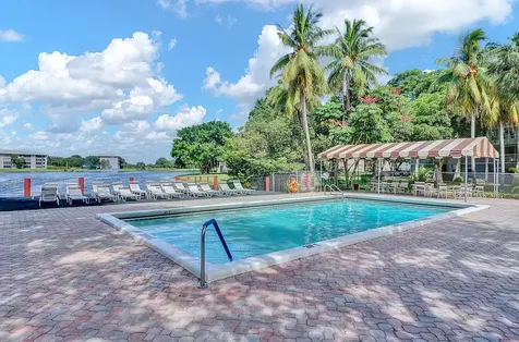9230 Lagoon Place Davie FL 33324