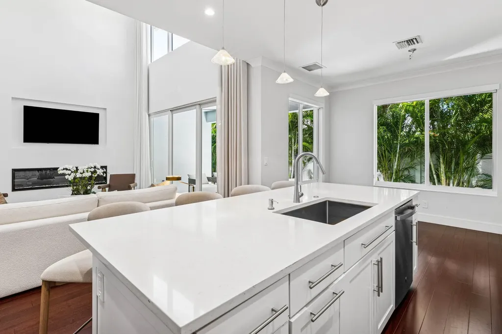 412 SE 4th Avenue Delray Beach FL 33483