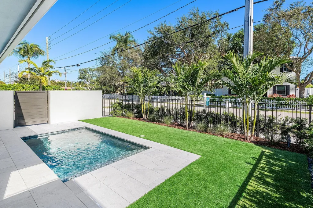 412 SE 4th Avenue Delray Beach FL 33483