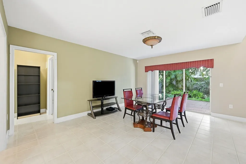 306 NW 115th Way Coral Springs FL 33071