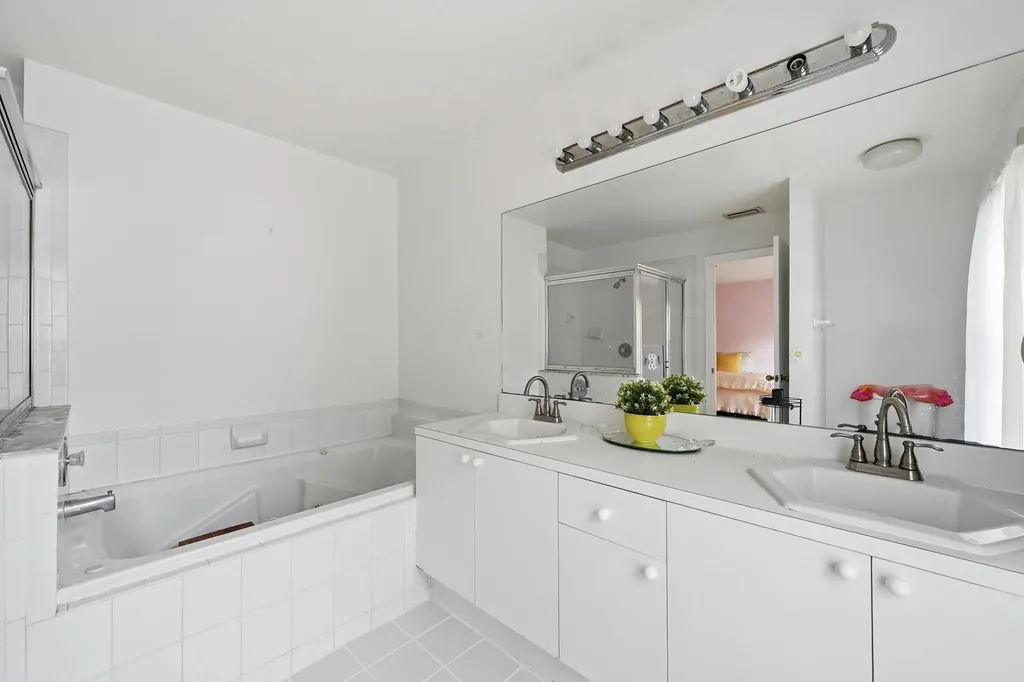 306 NW 115th Way Coral Springs FL 33071