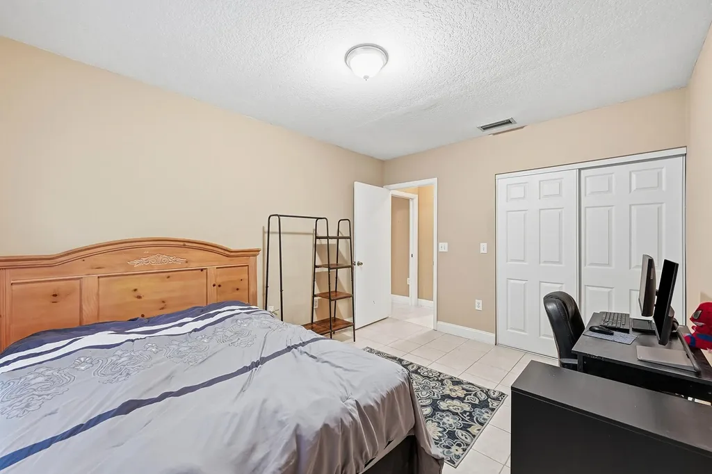 306 NW 115th Way Coral Springs FL 33071