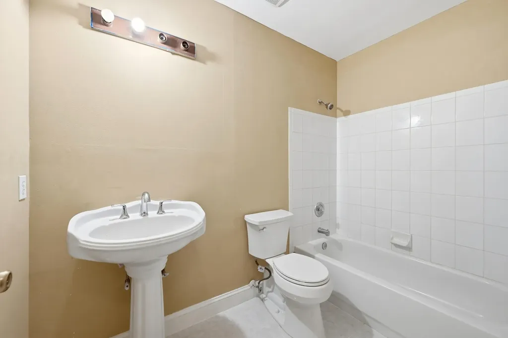 306 NW 115th Way Coral Springs FL 33071