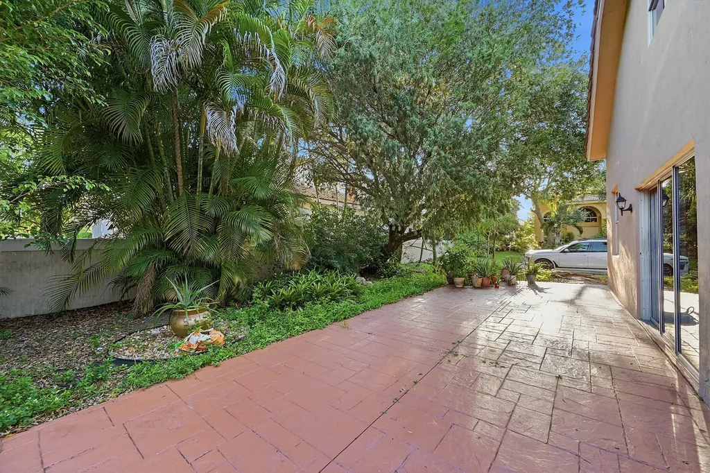 306 NW 115th Way Coral Springs FL 33071