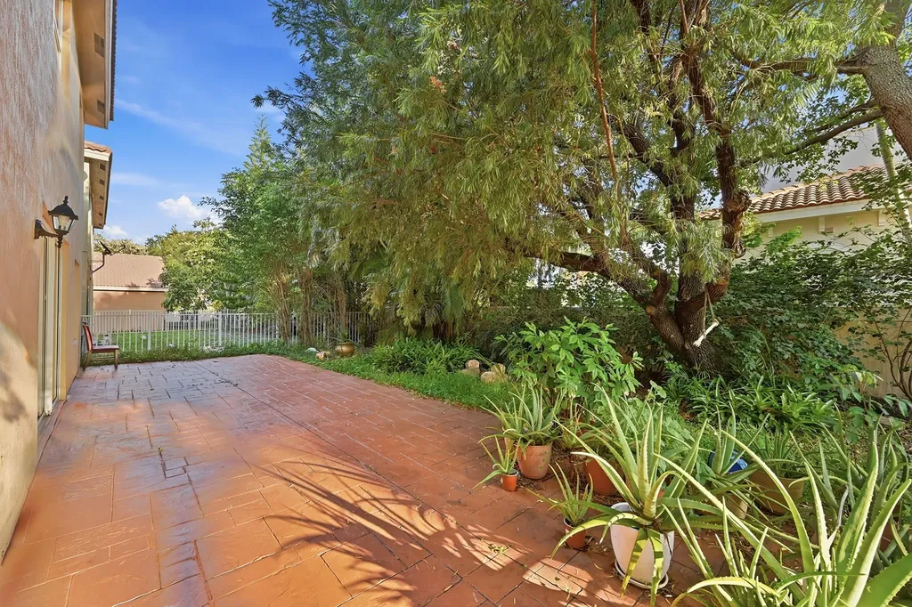 306 NW 115th Way Coral Springs FL 33071