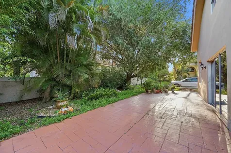 306 NW 115th Way Coral Springs FL 33071