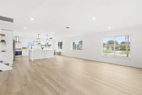 3905 Flag Drive Palm Beach Gardens FL 33410